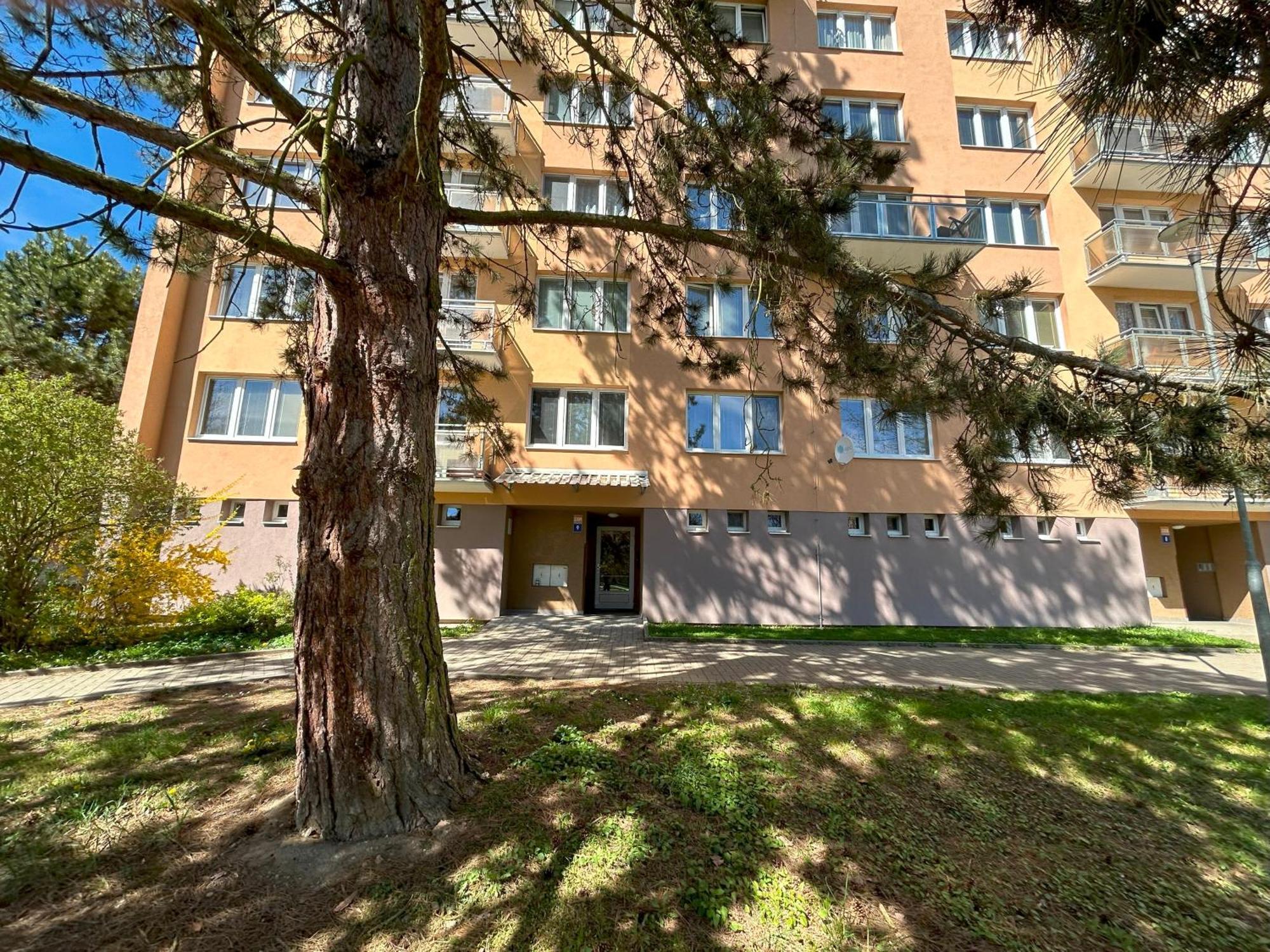 Apartmán V Parku, Plne Vybaven Na Klidnem Miste